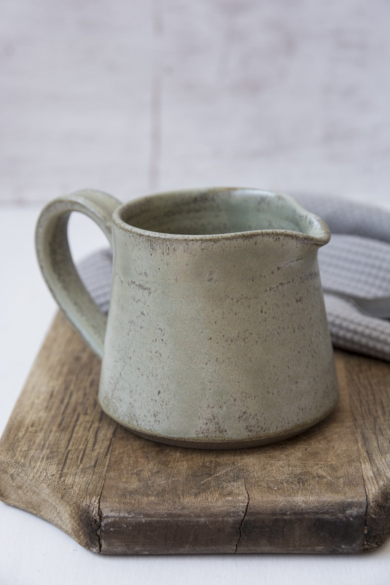 http://www.madaboutpottery.com/cdn/shop/products/small-green-sage-creamer-444836.jpg?v=1568380609