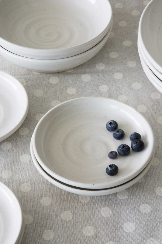 Simply. White | Handcrafted Cake Plate
